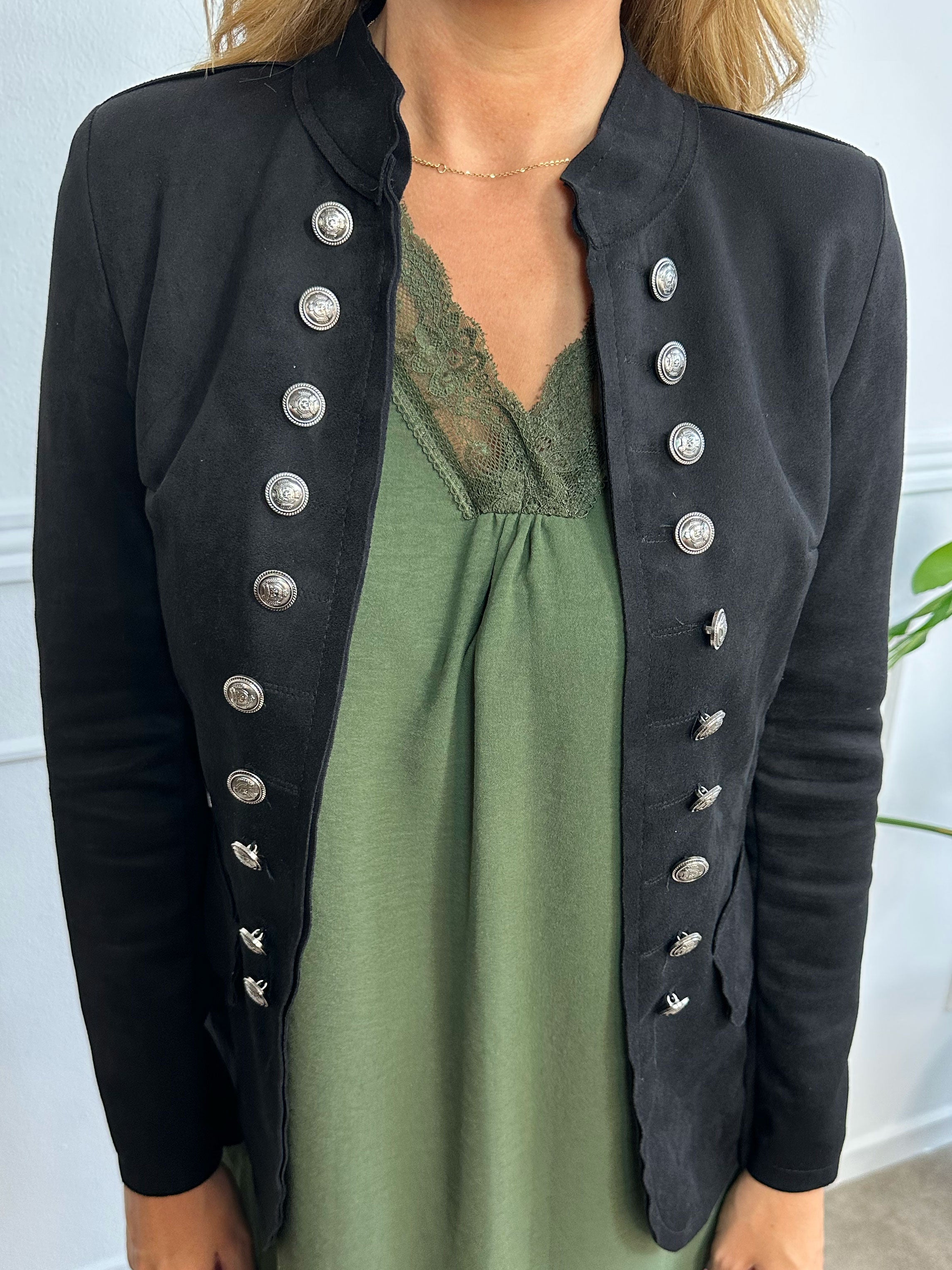 Larissa - Fin kavaj i mockaimitation med knappar